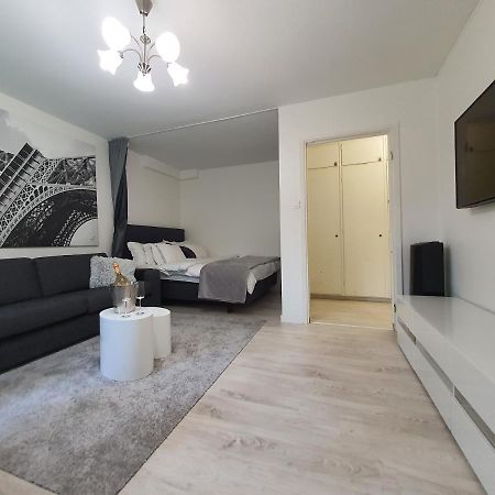 Close To The Metro And The Beach!!! With A View Of The Scandinavian Forest Stockholm Buitenkant foto
