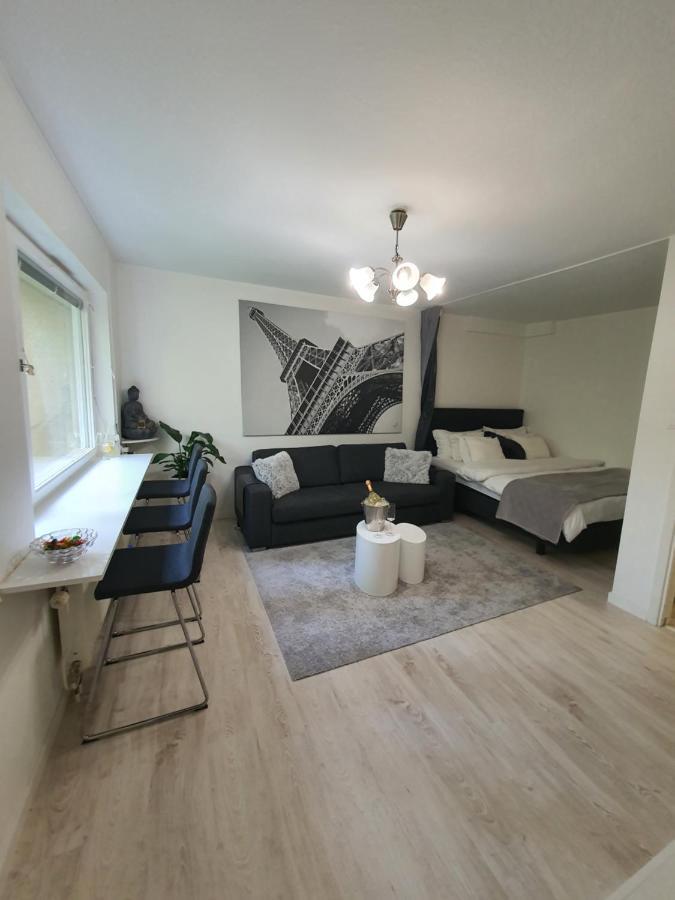 Close To The Metro And The Beach!!! With A View Of The Scandinavian Forest Stockholm Buitenkant foto