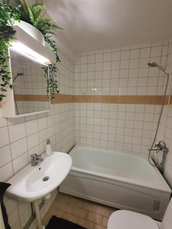 Close To The Metro And The Beach!!! With A View Of The Scandinavian Forest Stockholm Buitenkant foto